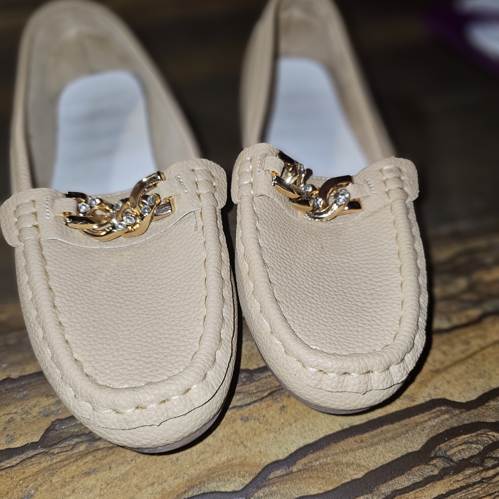 Elegant Cream Loafers with Gold Chain Detail
